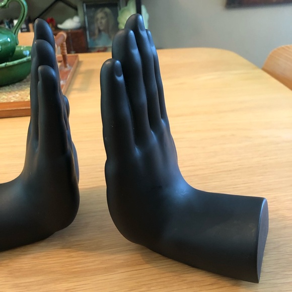 Luyesa Design matte black hand bookends. - Picture 4 of 5